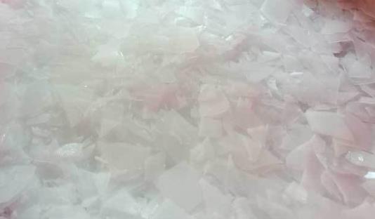 如果出現(xiàn)冰塊粘連，可能是因?yàn)橹票^程中水溫控制不當(dāng)